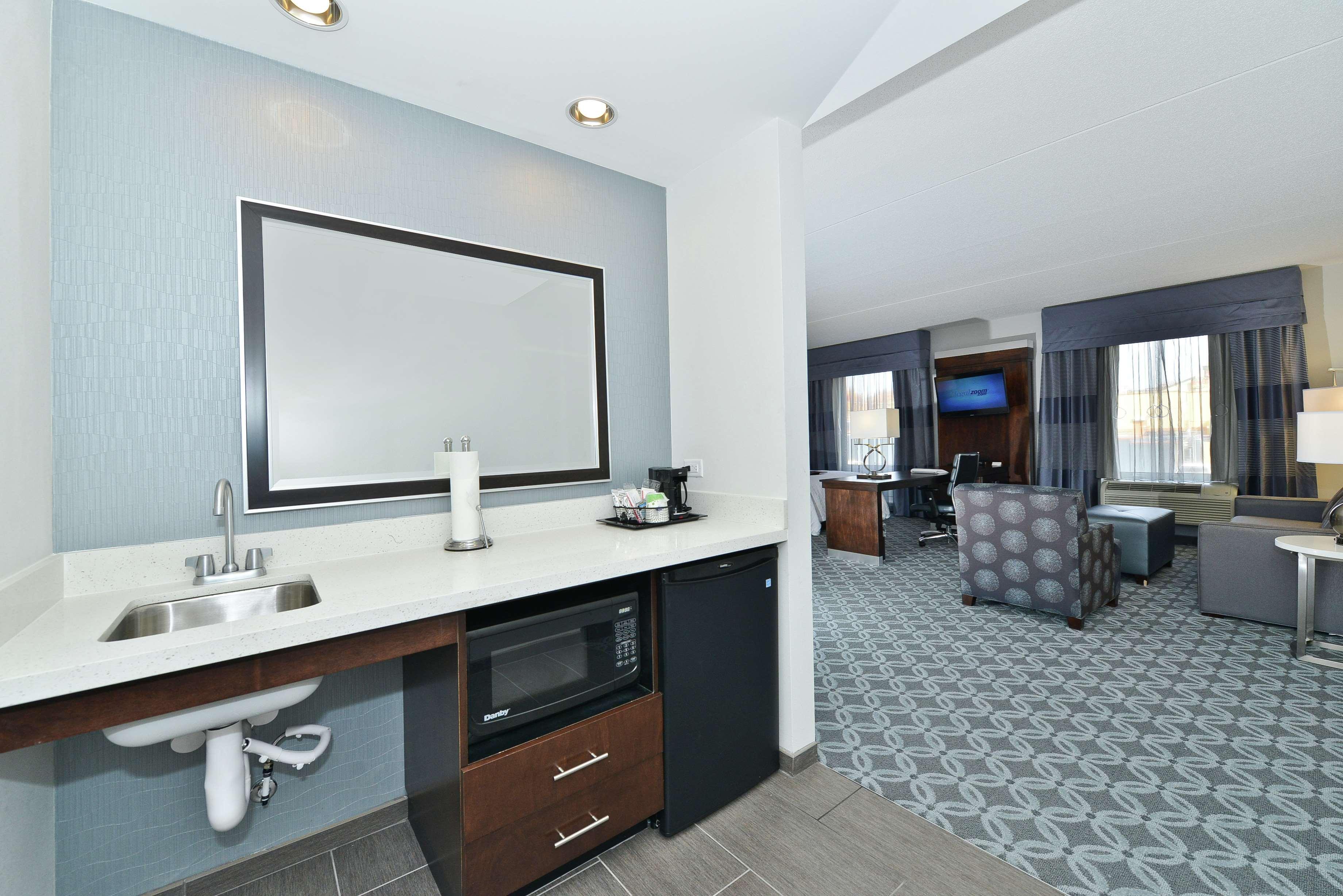 Hampton Inn & Suites Greensboro/Coliseum Area Zewnętrze zdjęcie