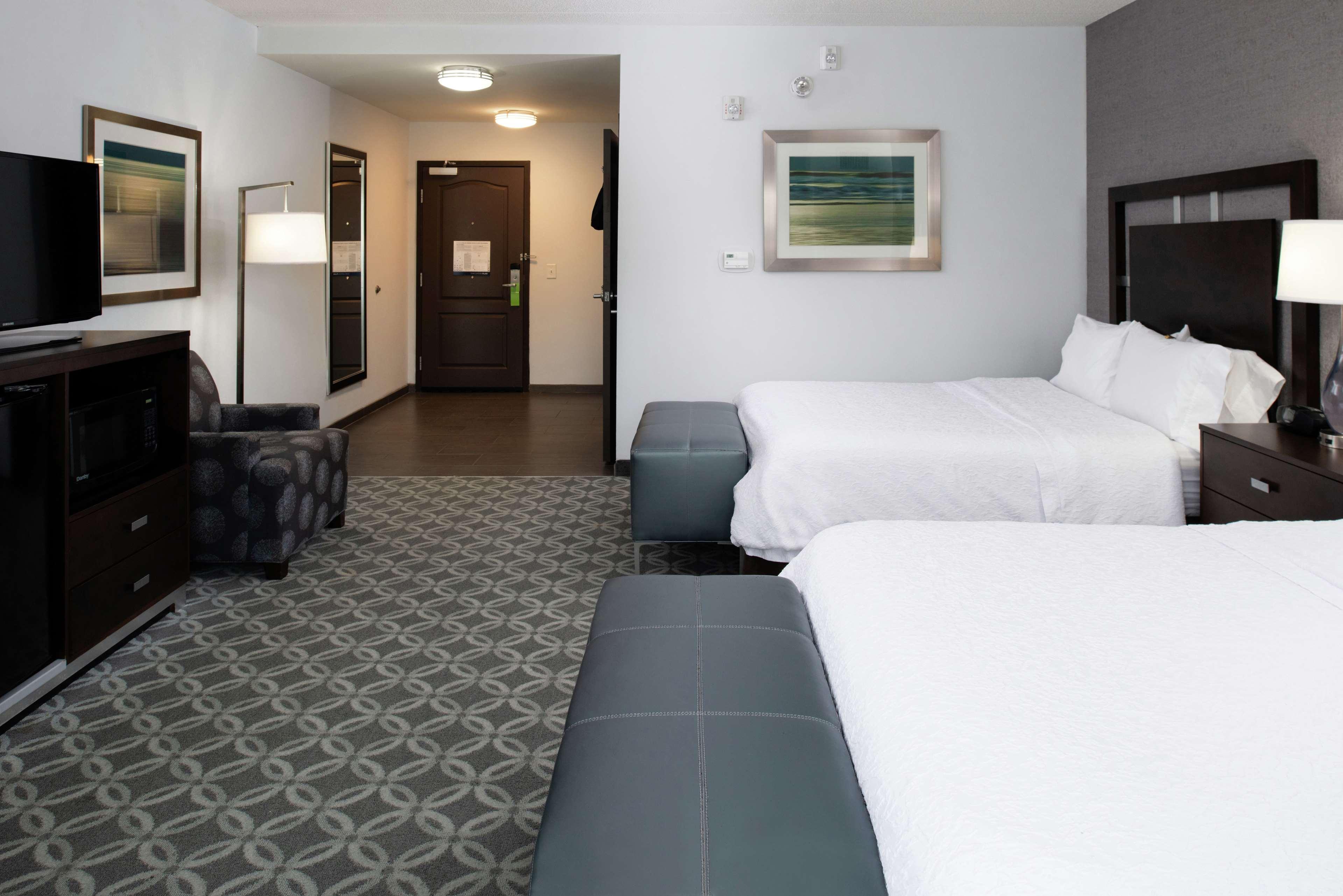 Hampton Inn & Suites Greensboro/Coliseum Area Zewnętrze zdjęcie