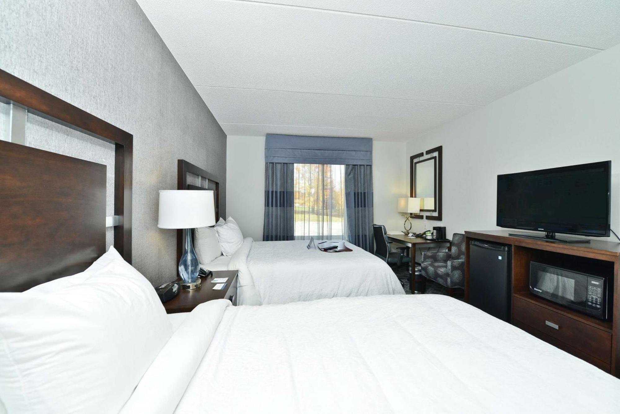 Hampton Inn & Suites Greensboro/Coliseum Area Zewnętrze zdjęcie