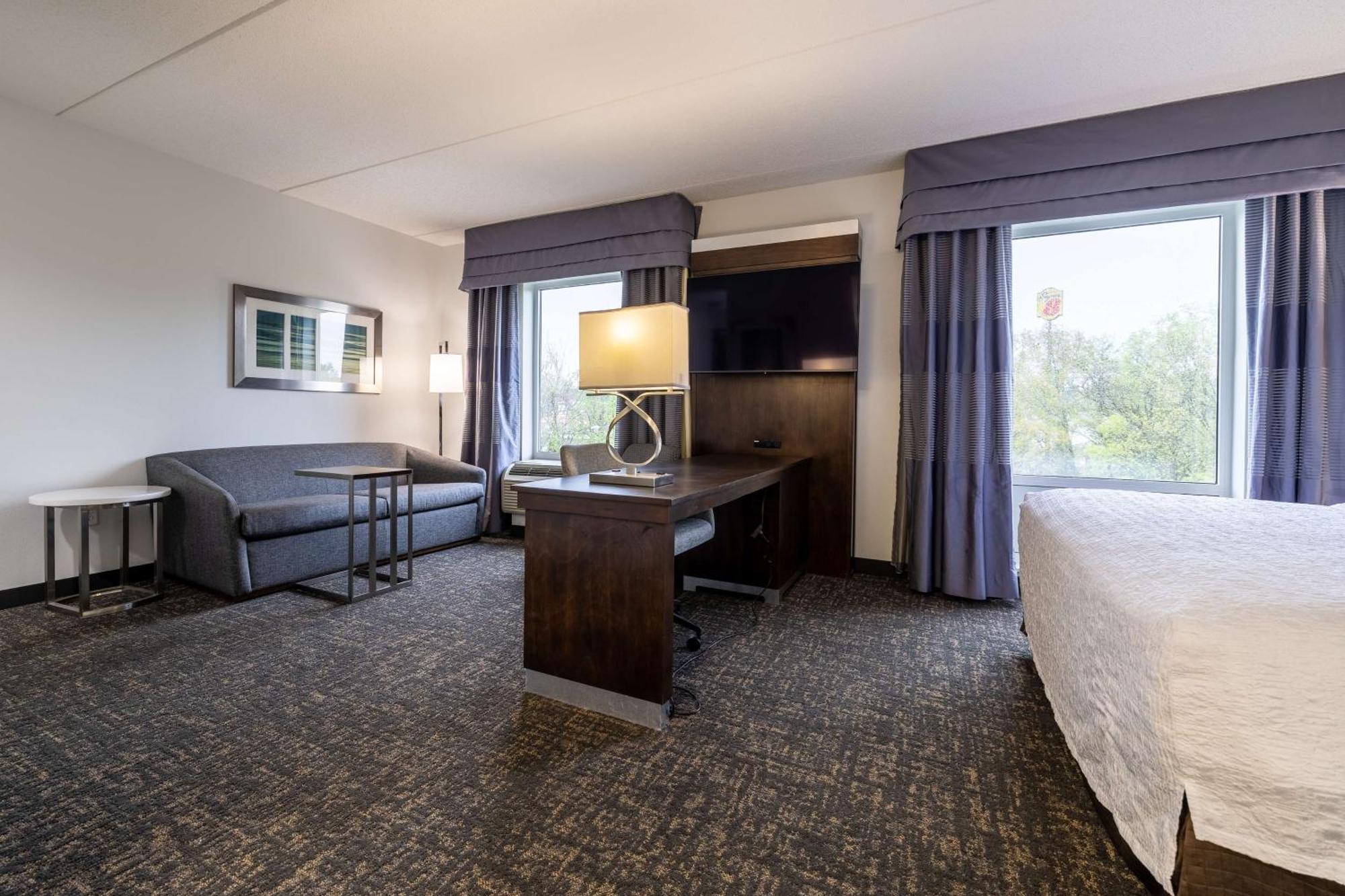 Hampton Inn & Suites Greensboro/Coliseum Area Zewnętrze zdjęcie